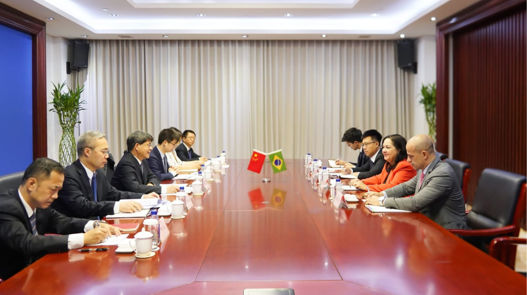 Na China, Ministério das Comunicações troca experiências de tecnologia com governo local