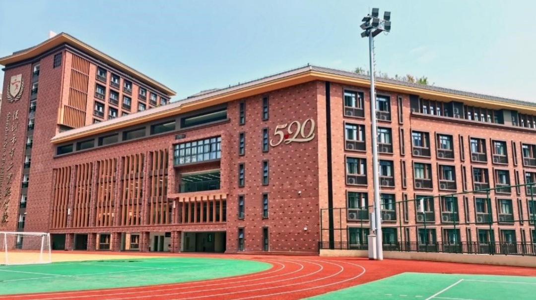 Ministério das Comunicações visita escola pioneira em educação digitalizada na China
