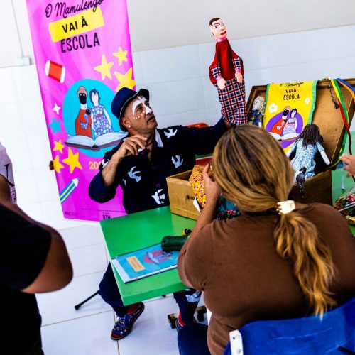 O Mamulengo Vai à Escola volta a circular na rede pública do DF